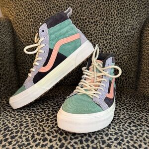 Women’s Sherpa Pastel Suede High Top Vans Size 6